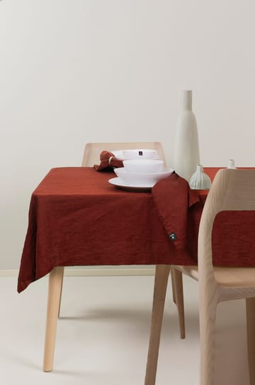 선샤인 식탁보 145x250 cm - Lingonberry (red) - Himla | 힘라