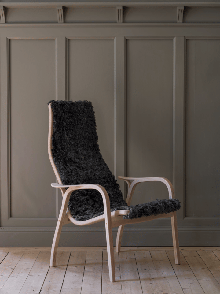 라미노 Anniversary Edition armchair and footstool, White pine-Gotlandic sheepskin Swedese | 스웨데제